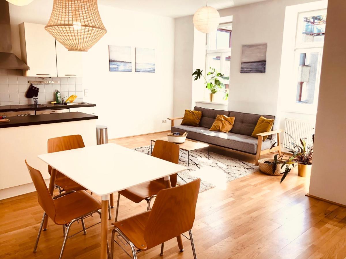 Helle 4 Zimmer Familien-wohnung Mit Balkon! Schloss Schonbrunn In Gehdistanz Appartement Wenen