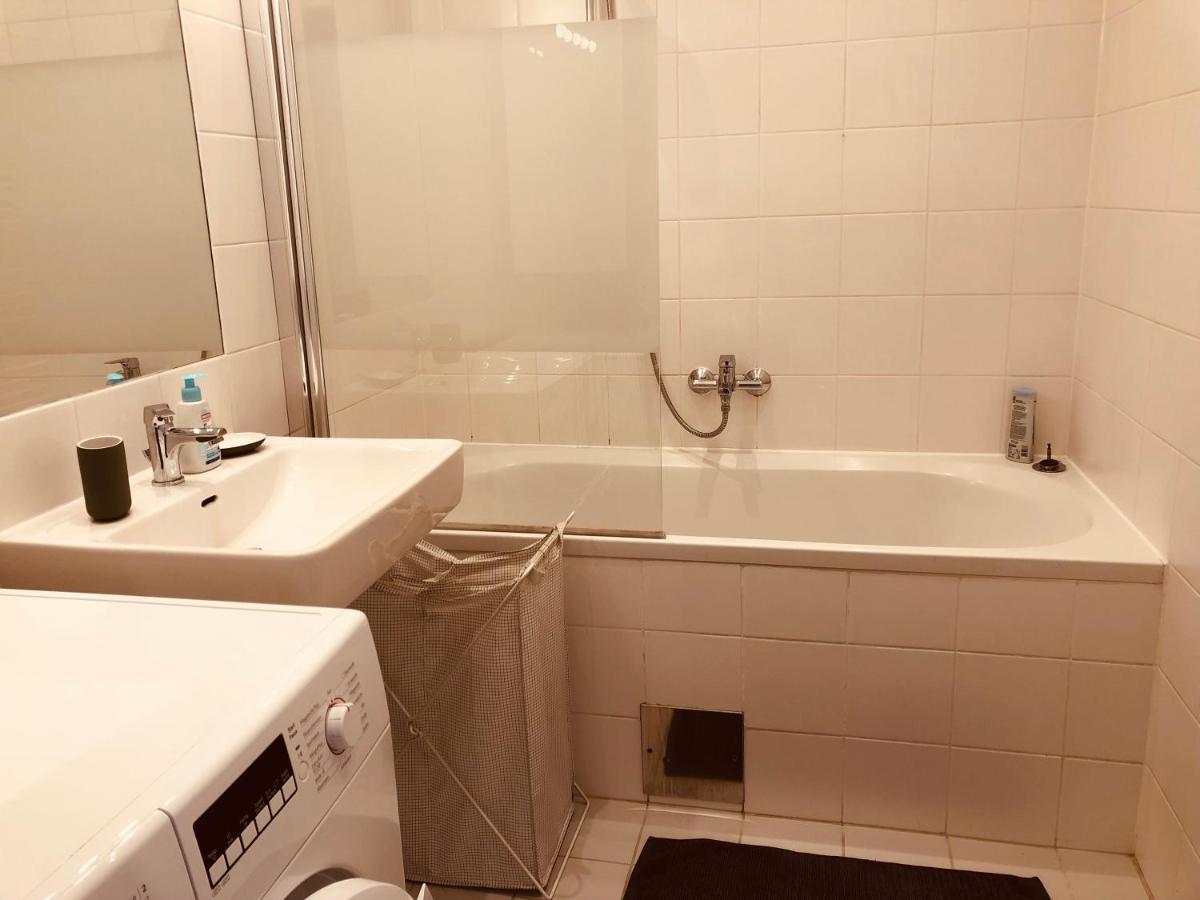 Helle 4 Zimmer Familien-wohnung Mit Balkon! Schloss Schonbrunn In Gehdistanz Appartement