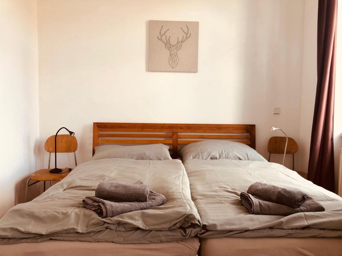 Helle 4 Zimmer Familien-wohnung Mit Balkon! Schloss Schonbrunn In Gehdistanz Appartement